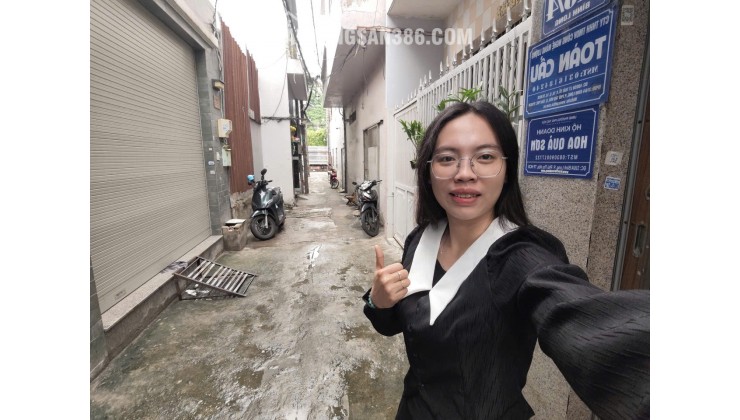 Nhà 2 tầng BTCT ngay trục đường Nguyễn Sơn chỉ 2Đ hơn